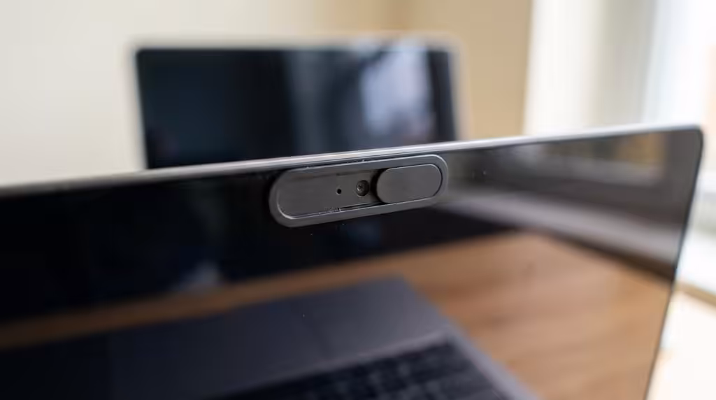 Hvad skal du kigge efter i et webcam cover?